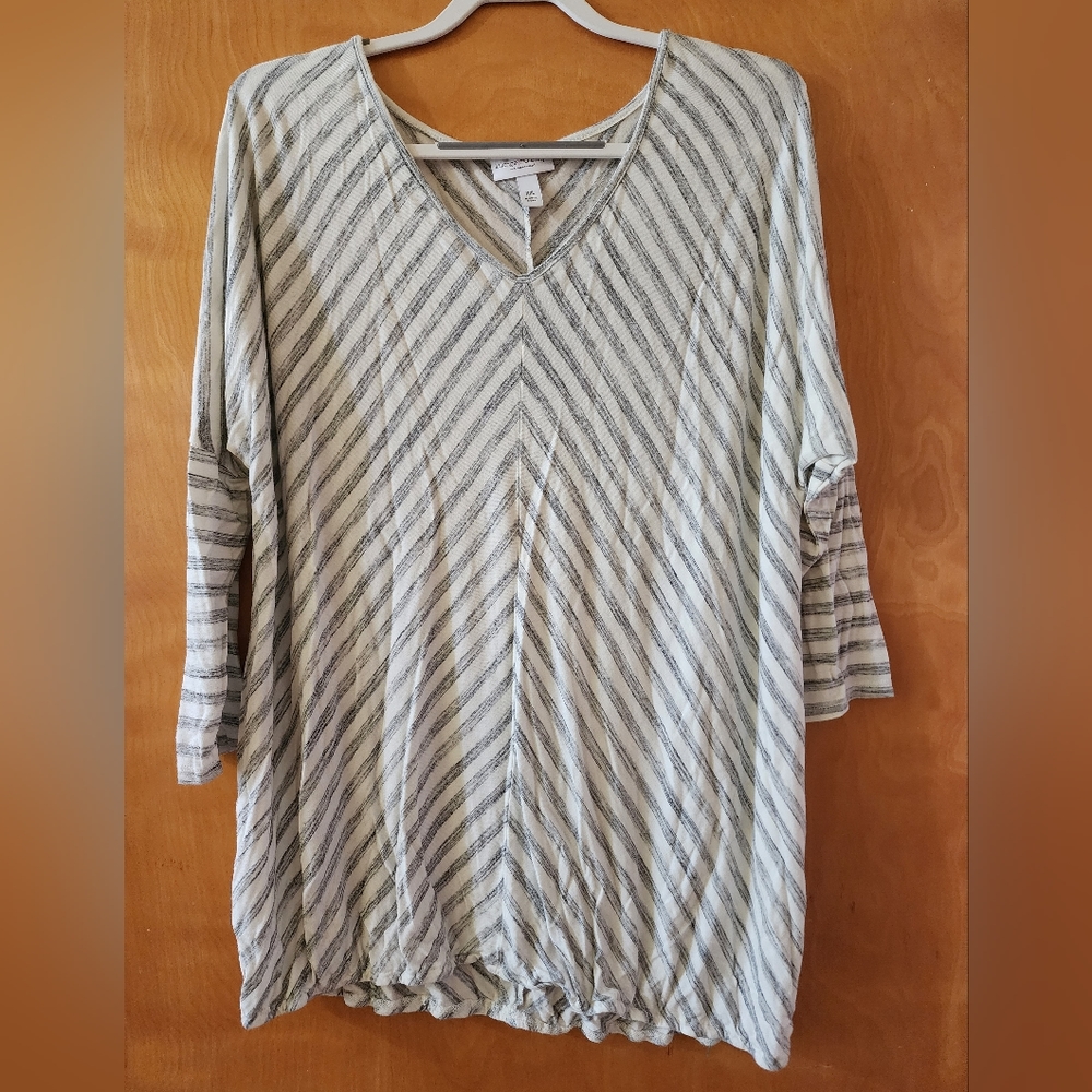 XXL Liz Lange Maternity Shirt in gray/white
